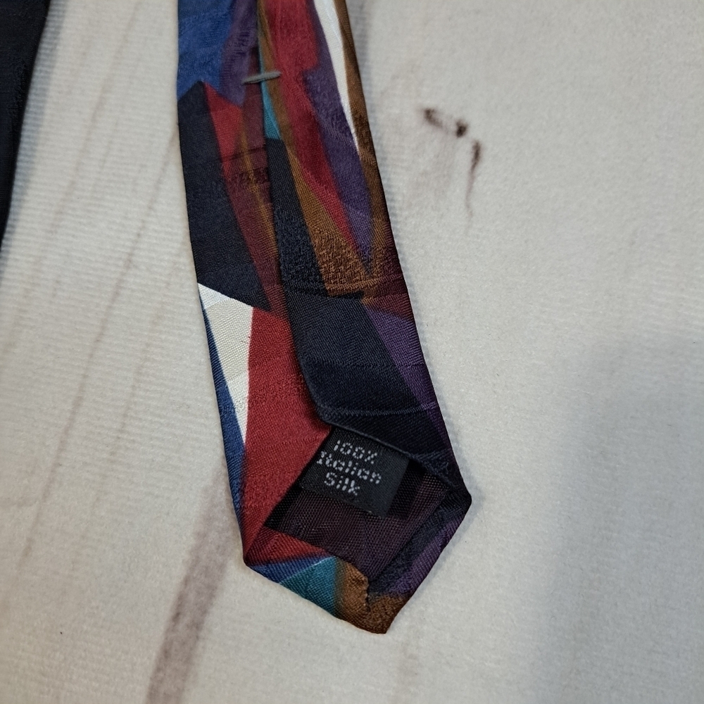 Halston III Abstract Tie - Picture 4 of 7